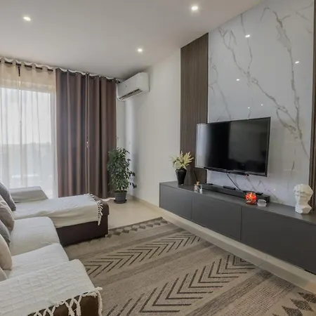 Bright & Spacious 1br In Zejtun By Sf Homes