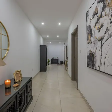 Bright & Spacious 1br In Zejtun By Sf Homes *